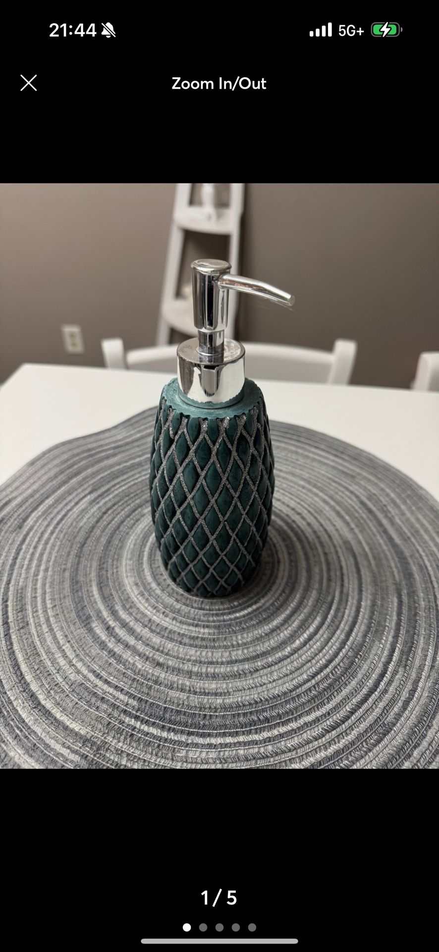 Handsoap dispenser