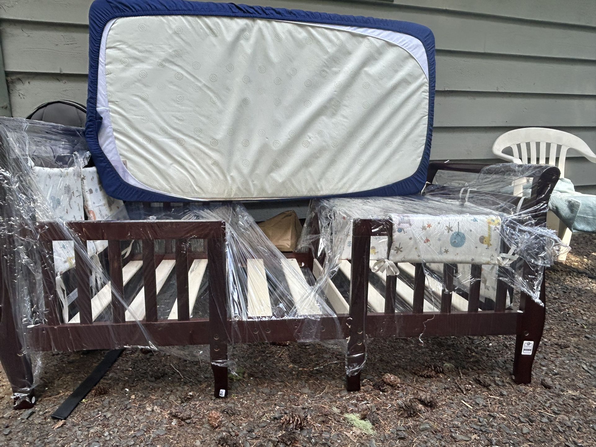 Toddler Bedframe & Mattress