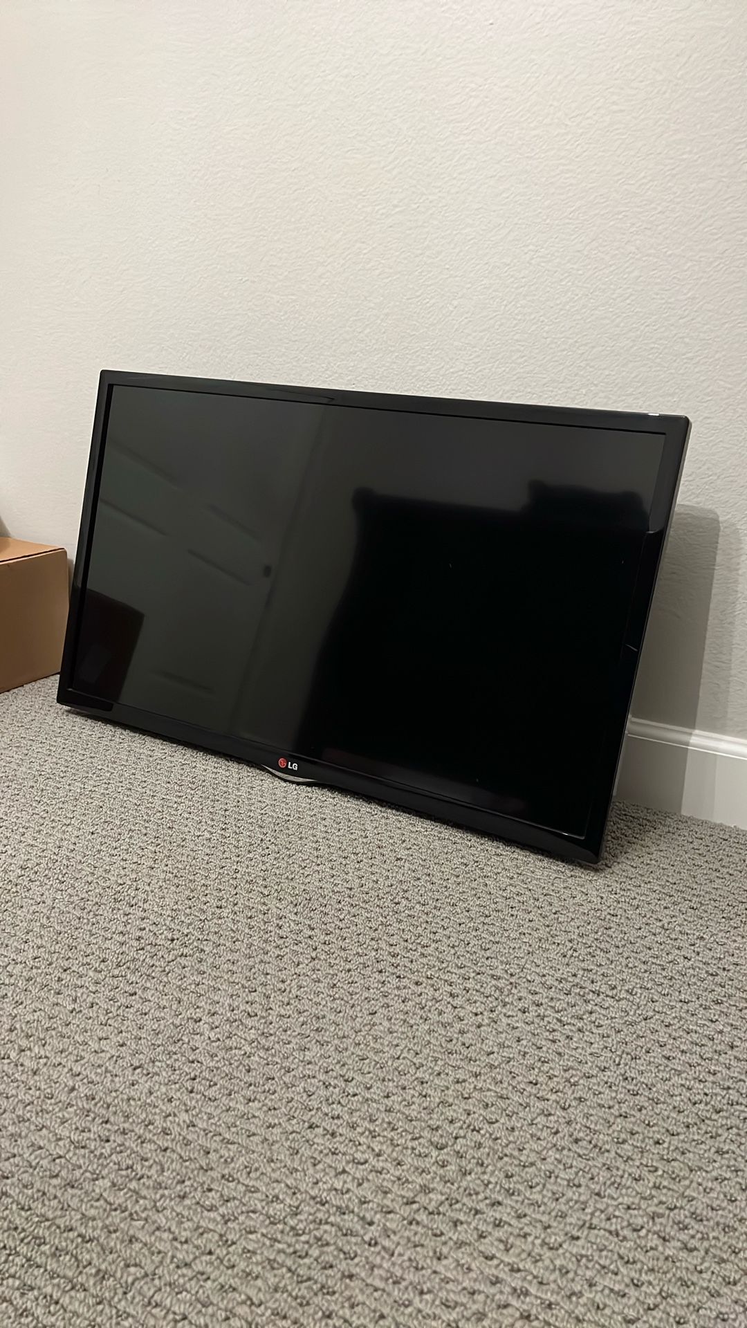 LG 32” 720P LED TV