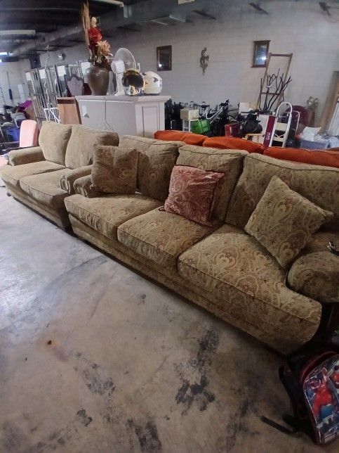 Sofa Set In Good Condition