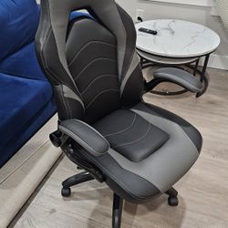 Gaming Chair (MUST SELL QUICKLY)