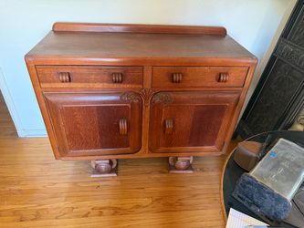 Vintage Carved Wood Buﬀet / Sideboard