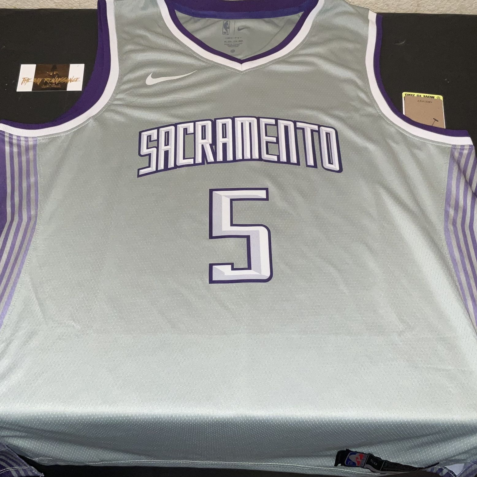 Sacramento Kings De’Aaron Fox NBA SACTOWN City Edition Jersey Youth L/XL -  Fits Adult Small “Light The Beam” for Sale in Sacramento, CA - OfferUp