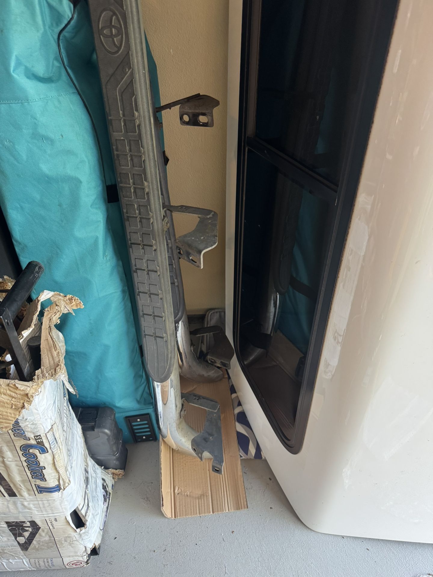 Original Running Board Off Of 2014 Toyota Tundra Used But Still In Good Shape 