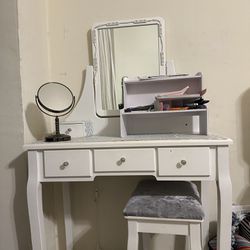 Makeup Desk 