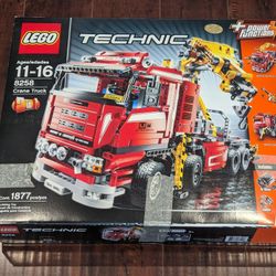 New retired LEGO #8258 motorized Crane truck