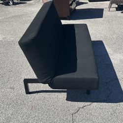 Black Futon 