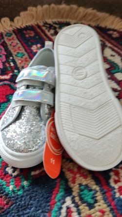Girls shoes