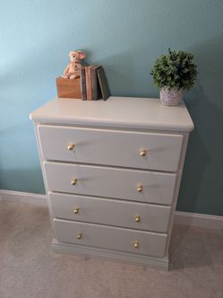 4-Drawer Dresser