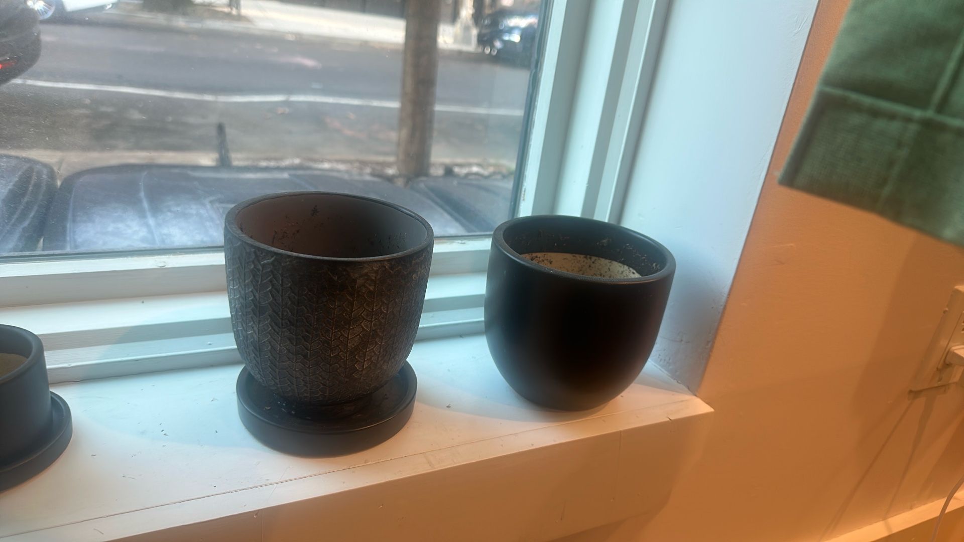 FLOWER POTS
