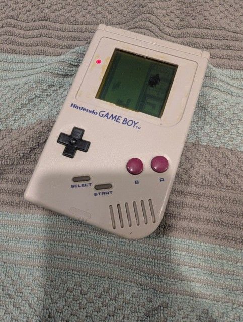 ORIGINAL NINTENDO GAME BOY (WORKING)