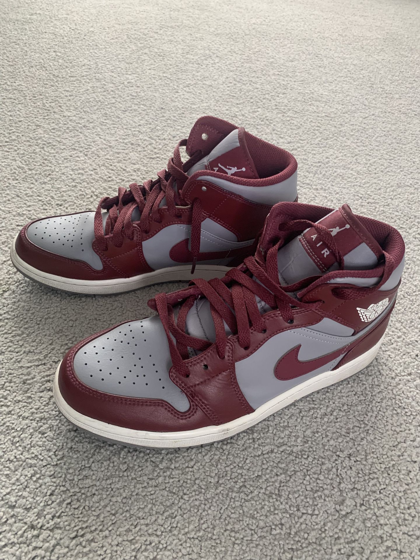 Jordan 1 Mid “Cherrywood Red”