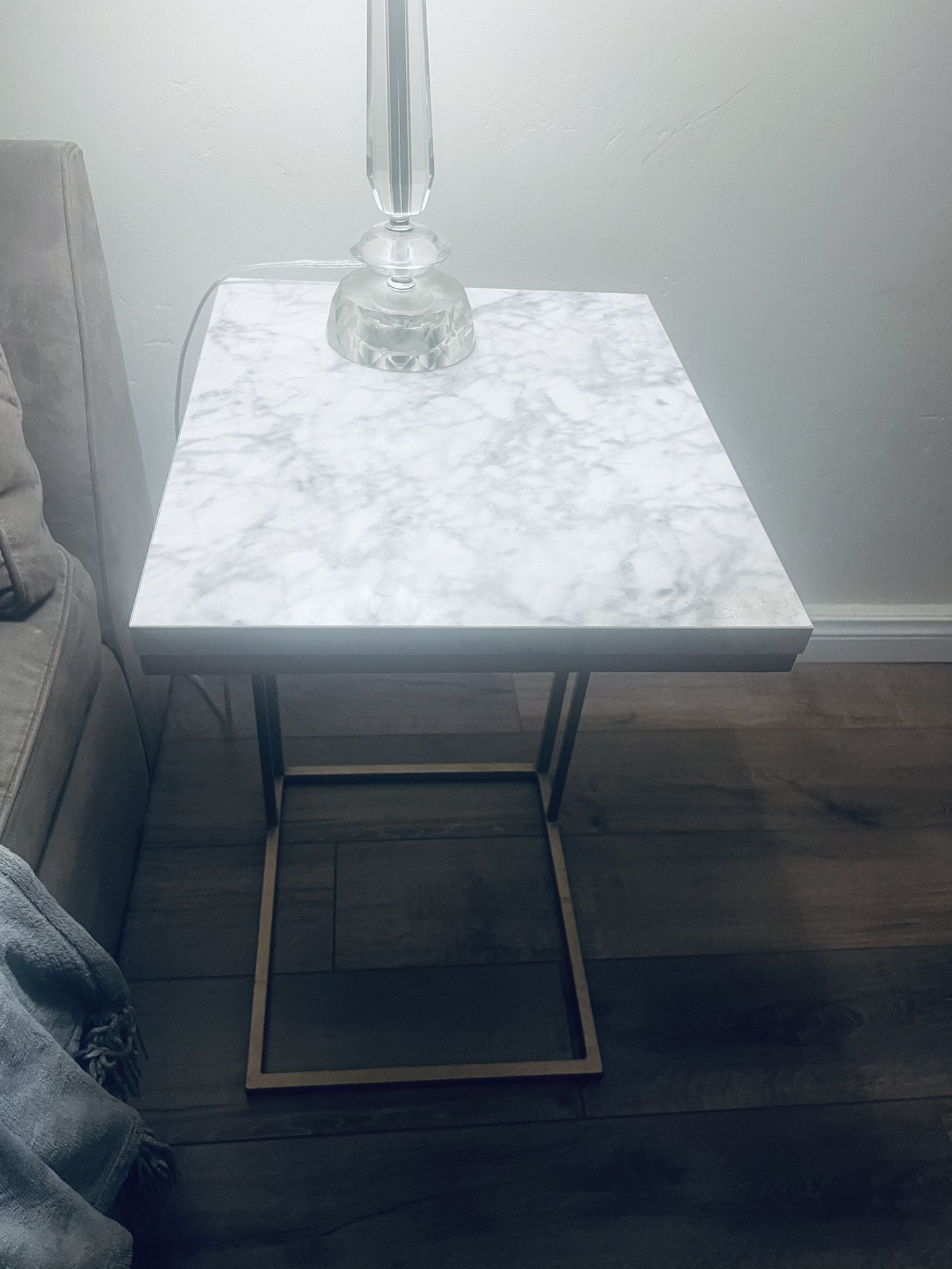 Tainoki Side Marble C-table