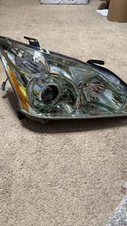 2004-2009 Lexus RX330 RX350 RX400h Headlight Assy Right Passen Side Halogen Gold