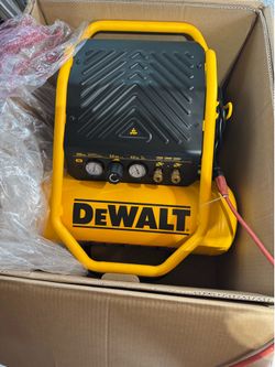 DEWALT XTREME Quiet 2 Stage 4.5-Gallon Portable Electric 200 PSI Hot dog Air Compressor BRAND NEW