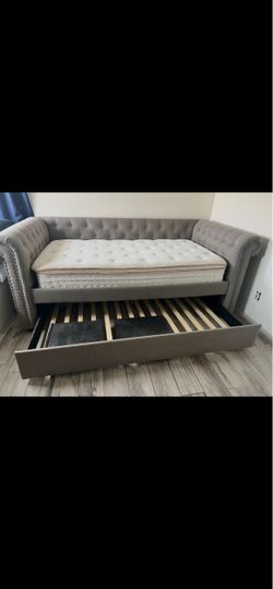 Day bed twin size upper and lower