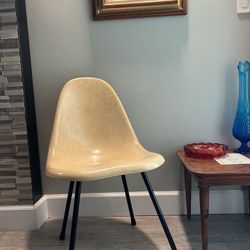 Herman Miller Eames Fiberglass Chair On Black Base