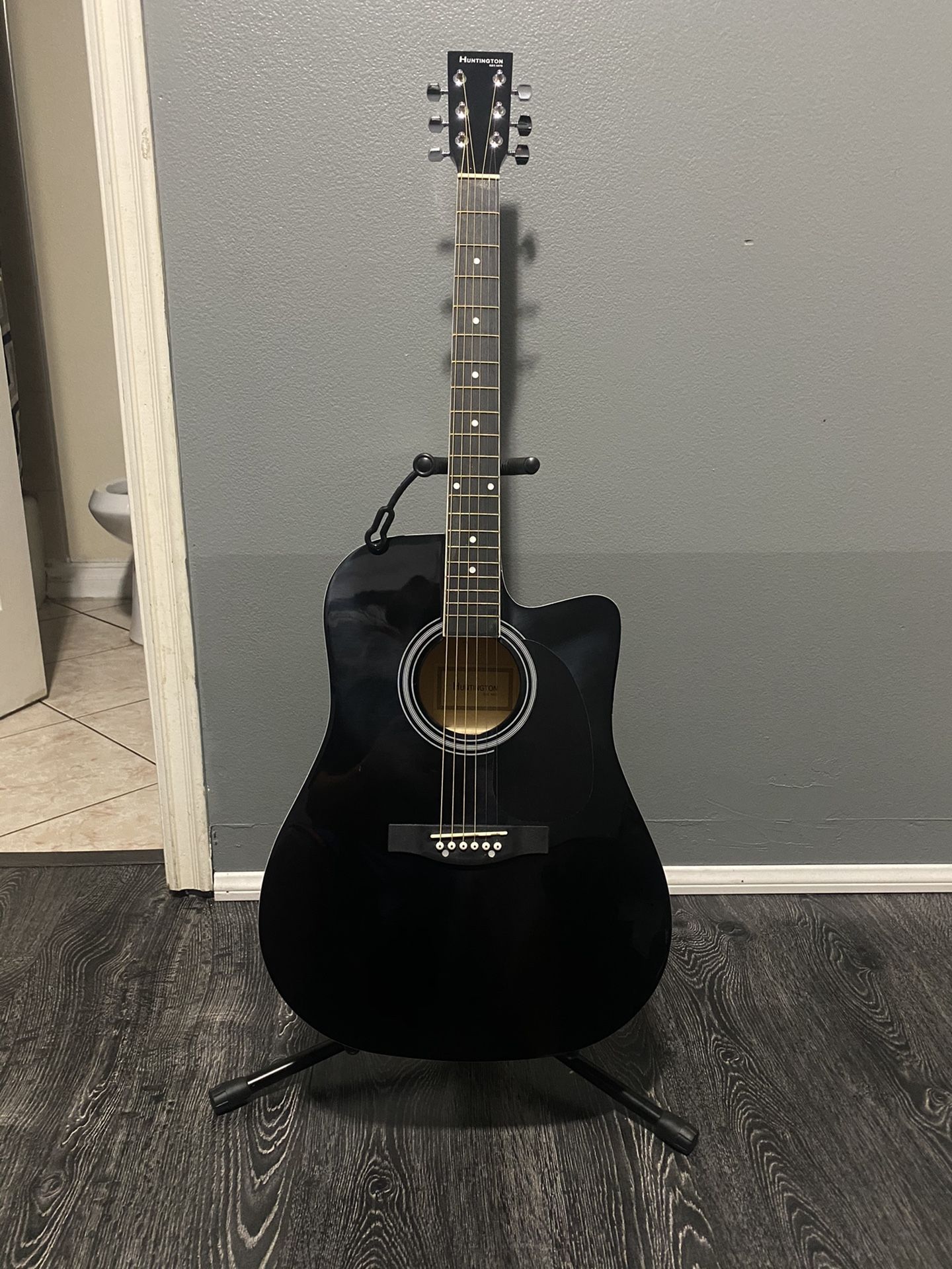 black huntington acoustic guitar