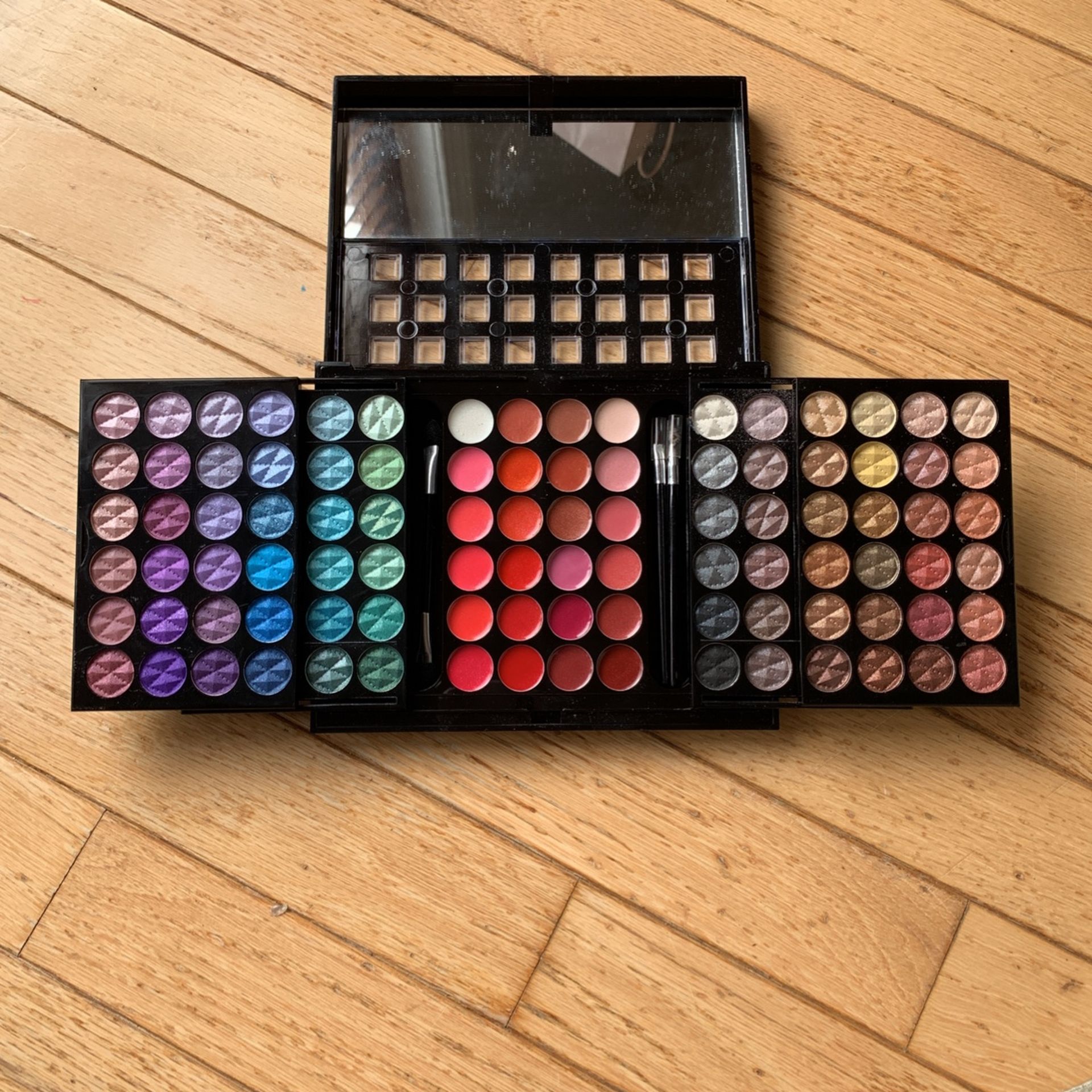 Beauty Gems Eyeshadow/ Lip Gloss Palette