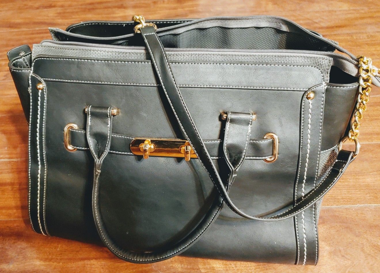 Dog purse carrier.. Brand new..