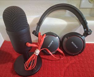 Podcast/ Studio Microphone & Headphone Bundle