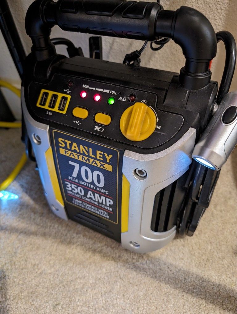 Stanley FatMax 700 Peak Amp Battery Car Starter Jumper Inflater for
