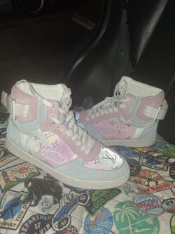 Louis Vuitton size 9 women/8 men