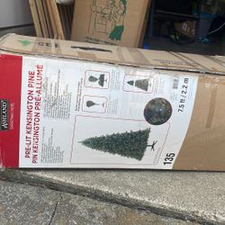 7.5 Ft Christmas Tree
