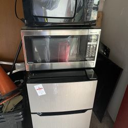 Mini fridge Free