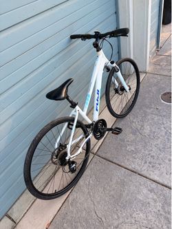 FUJI TRAVERSE HYBRID BIKE 700cc Wheels