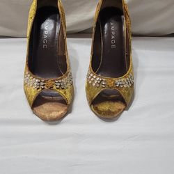 Womens Olive Velvet heels size 7