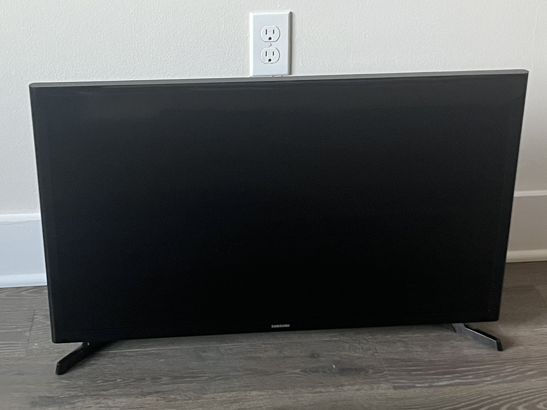Samsung 32” TV with Remote And Power Cord