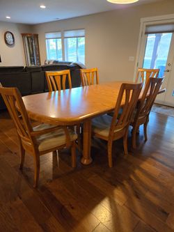 Dining room Table