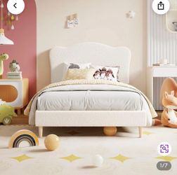 Kids upholstered twin bed (cream boucle)