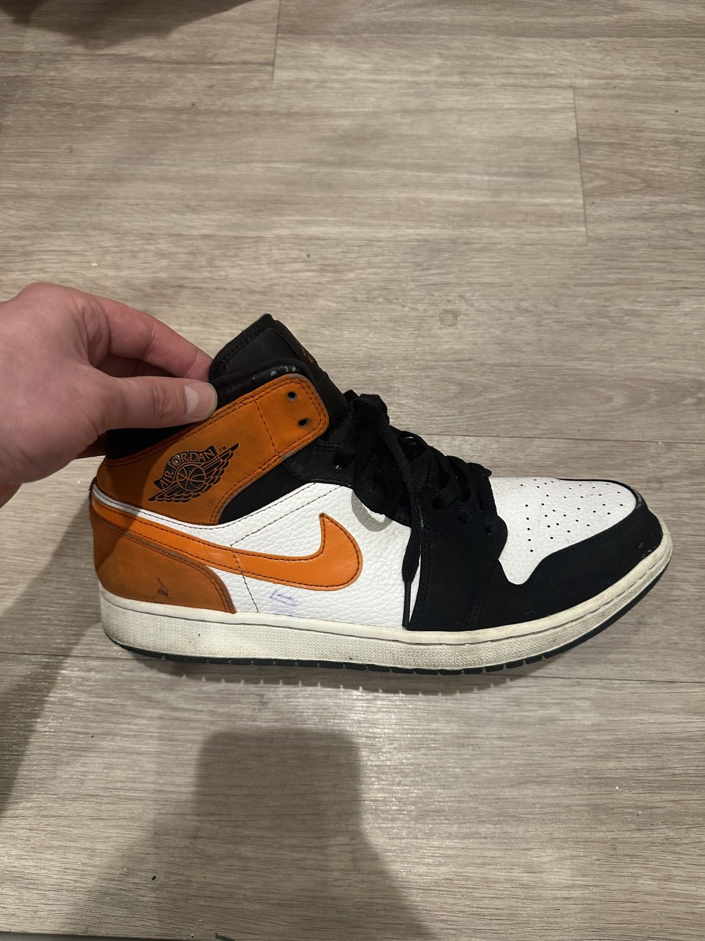 USED Jordan 1 Black And Orange