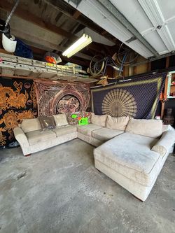 !HUGE! 3-Sectional