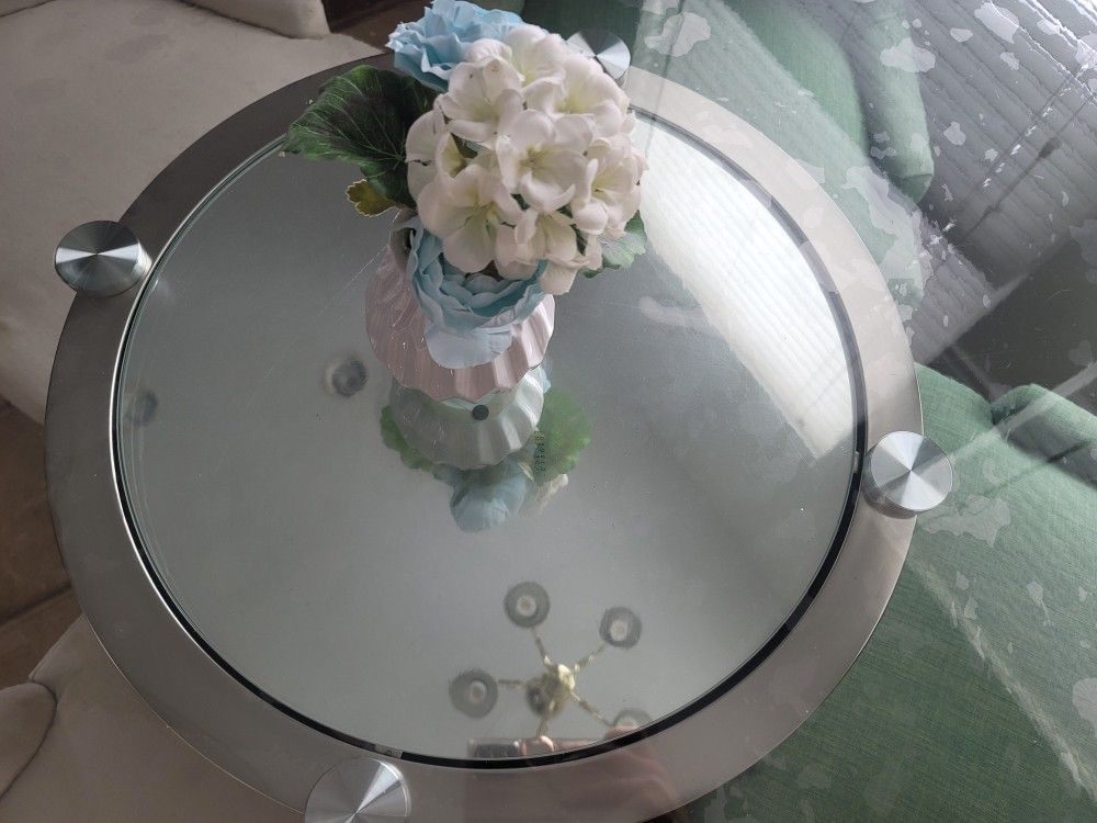 Breakfast Table And 4 Chairs