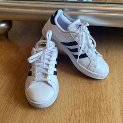 Tenis Adidas size 6.5 Mujer  $40