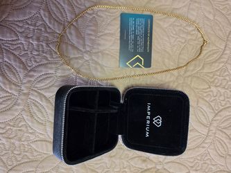 NEW Imperium good quality rope necklace authentic, 12" long, gold color, (with certificate of authenticity)pickup East side, Cash Only.
Cadena Nueva