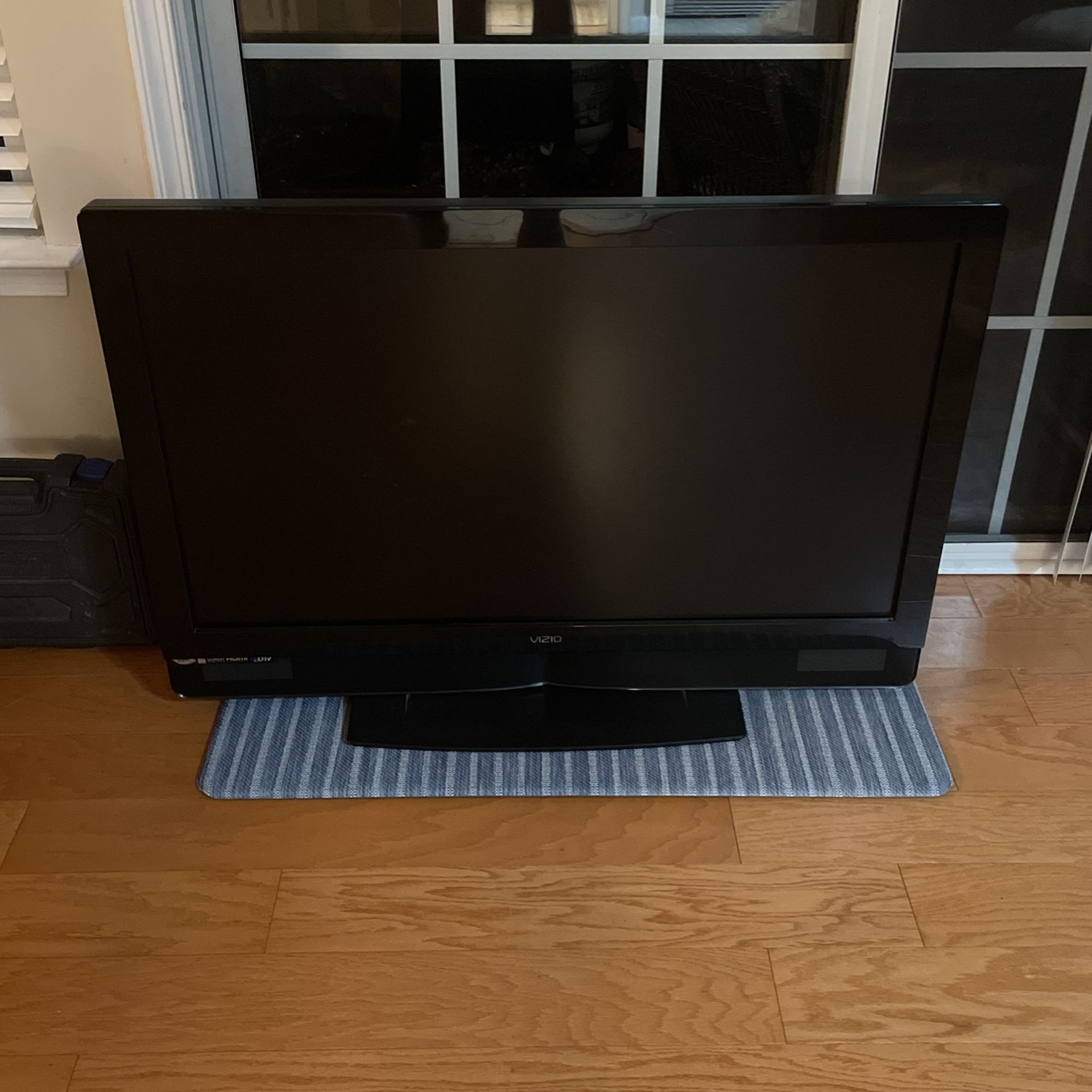 42 Inch Vizio Works Fine