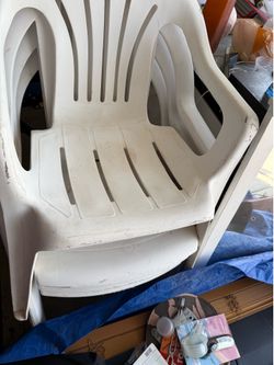 4 white chairs