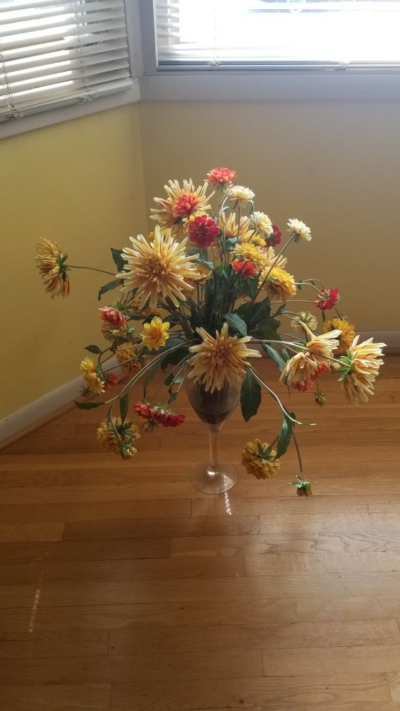 Glass vase with flower