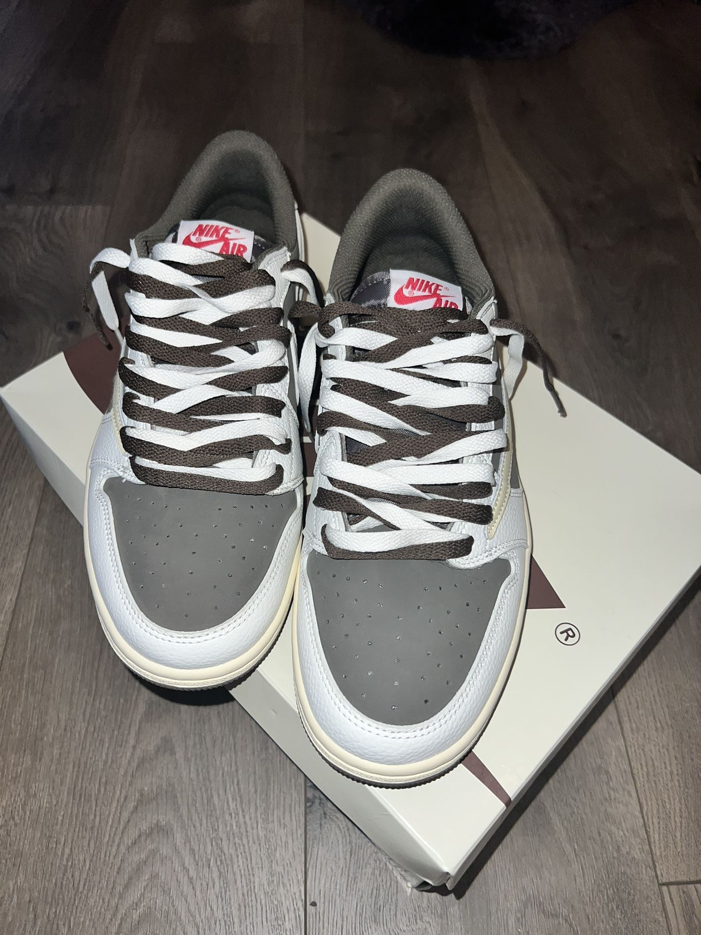 Travis Scott x Air Jordan 1 Retro Low OG Reverse Mocha Brand new worn only once with box perfect condition and with laces