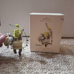 SHREK - DECK THE SWAMP COLLECTIBLE ORNAMENT