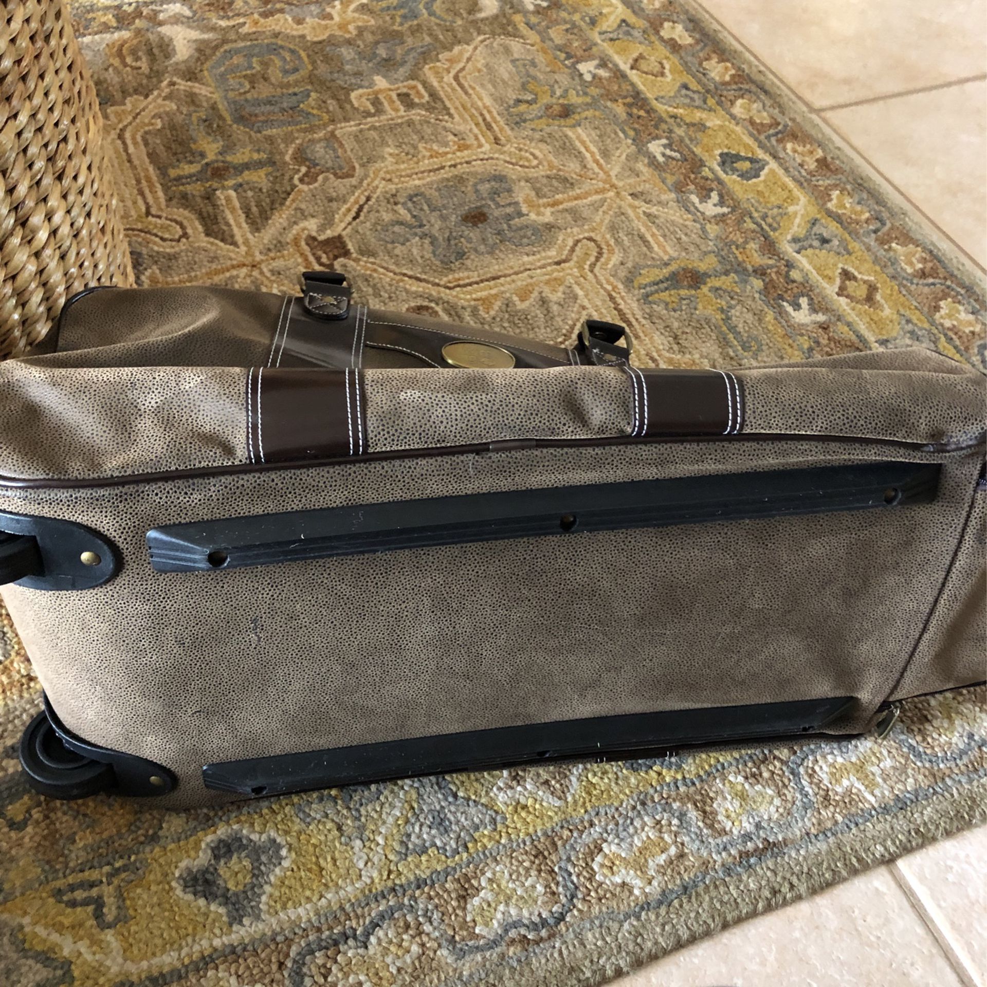 Sovrano New Faux Leather Duffle Bag On Wheels