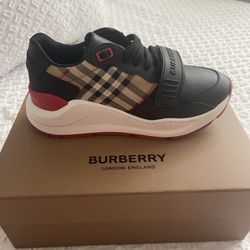 New Burberry Womens Size  8 