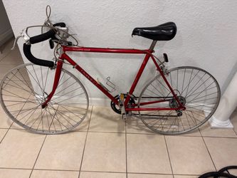 Vintage univega road bicycle . Need a tires .