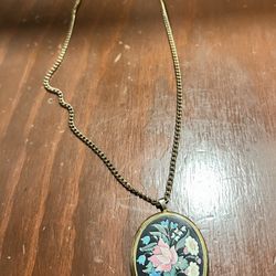 Vintage Avon Floral Cameo Flower Bouquet style Pendant 25” Chain Necklace