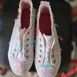 Women's shoes size 3youth