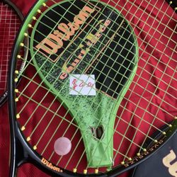 Wilson tennis racket with 10 tennis balls